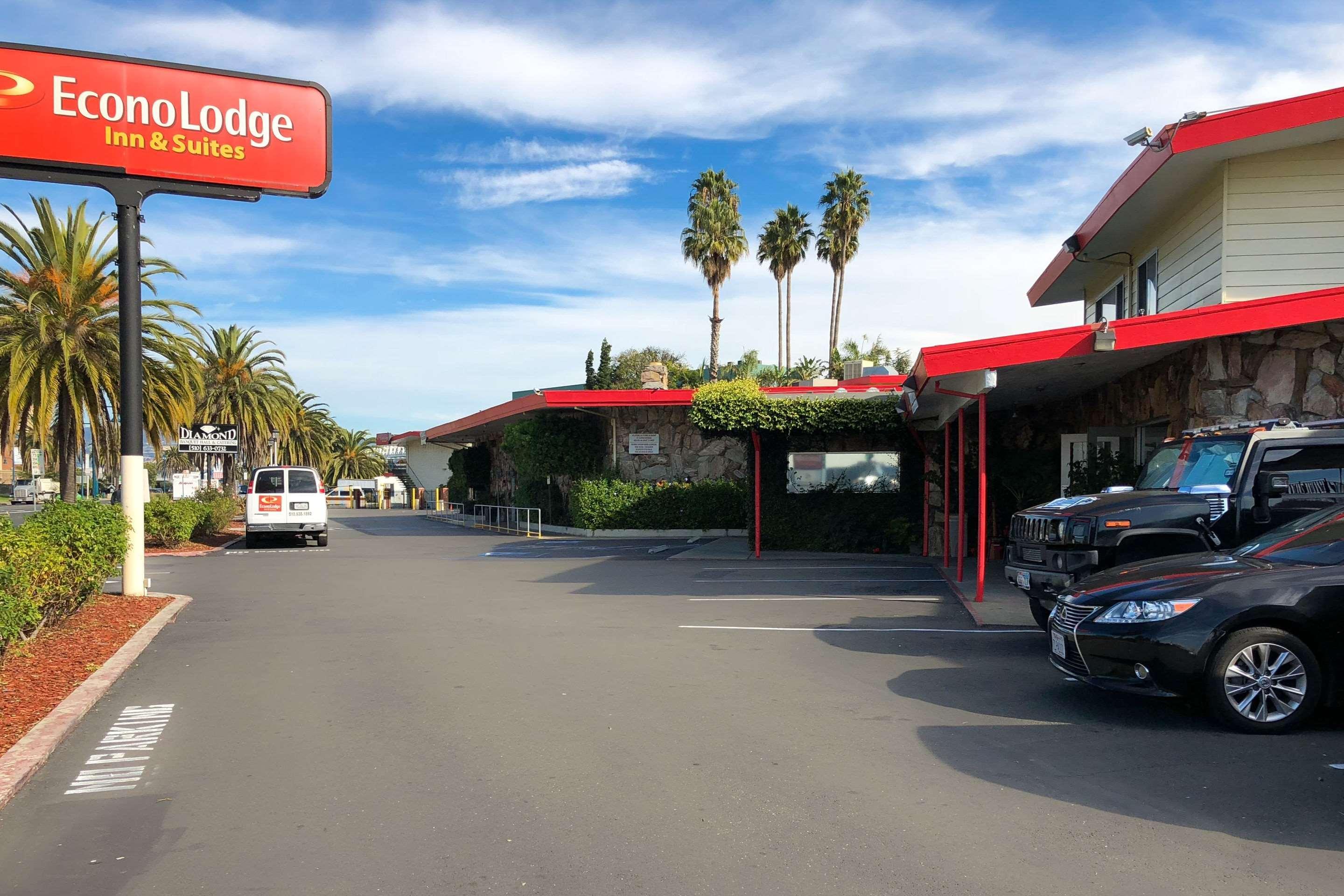 Econo Lodge Inn & Suites Oakland Airport Exterior photo